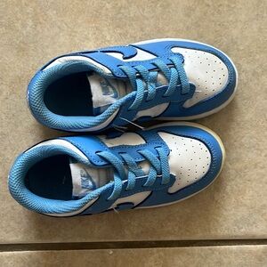 Kids nike dunks UNC